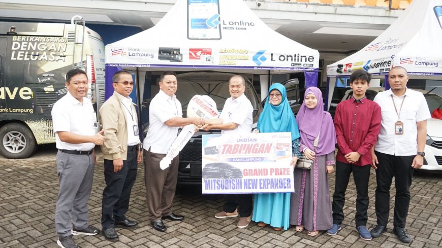 Guru SMAN 1 Jati Agung Terima Mobil Mitsubishi Expander Hadiah Utama Undian Tabungan Lokal Bank Lampung