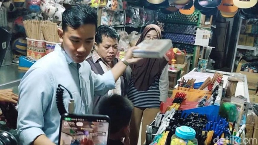 Berkunjung ke Lampung Gibran Berinteraksi dengan Pedagang Pasar Natar