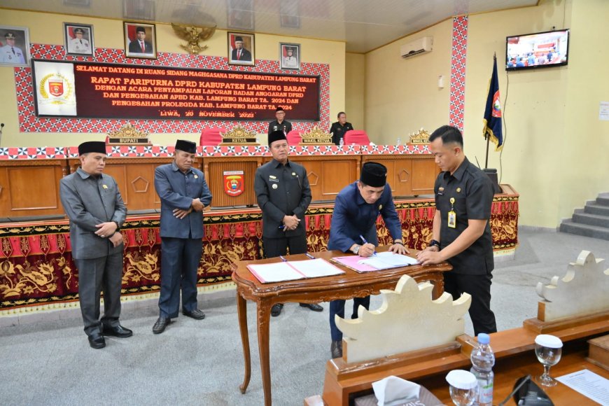 APBD Lampung Barat TA 2024 di Sahkan, Pj Bupati Nukman Berharap APBD Dimanfaatkan Secara Efektif dan Efisien untuk Mencapai Sasaran Pembangunan