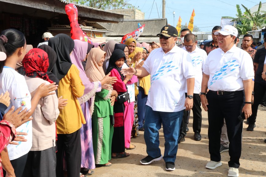 Gubernur Arinal Serahkan Bantuan Paket Sembako dan Kursi Roda kepada Warga Lampung Timur