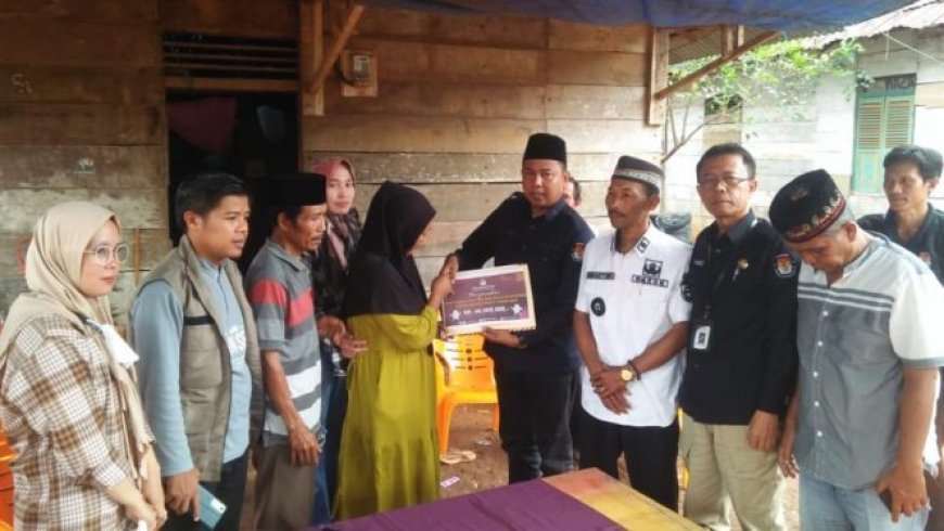 KPU Tanggamus Serahkan Santunan untuk Keluarga Anggota KPPS Tanggamus Meninggal Dunia