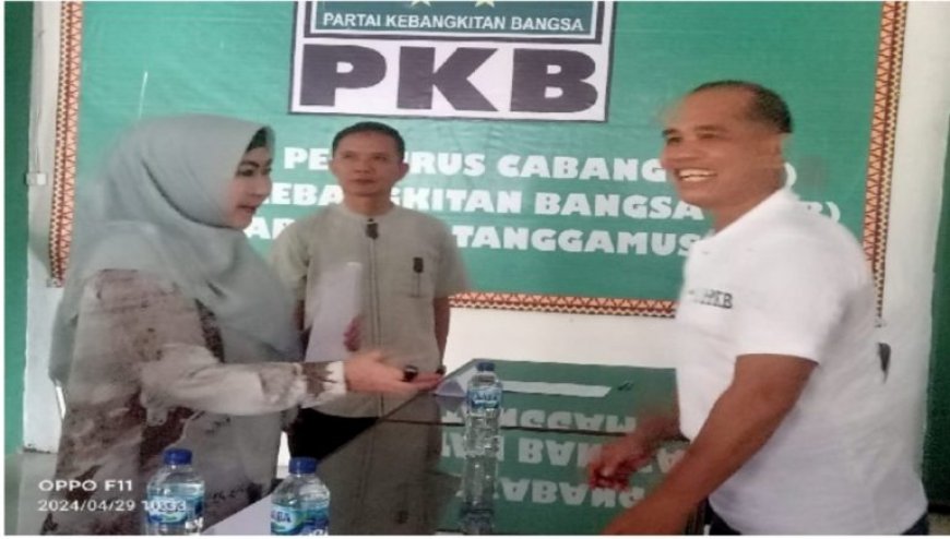 Setelah  PDIP, Dewi Handajani Juga Ambil Formulir Bakal Calon Bupati Tanggamus di  PKB