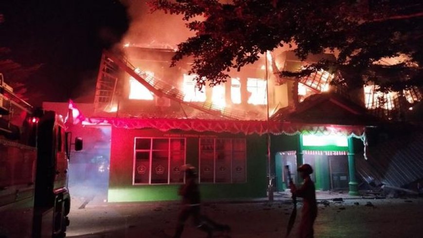 Kebakaran Melahap Gedung Utama Kementerian Agama Bandar Lampung