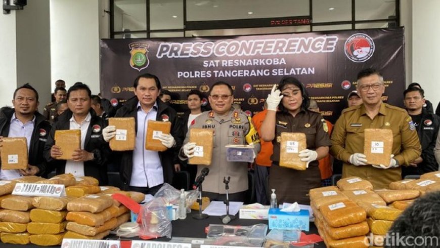 Polisi Bongkar Home Industry Kue Ganja di Purwakarta