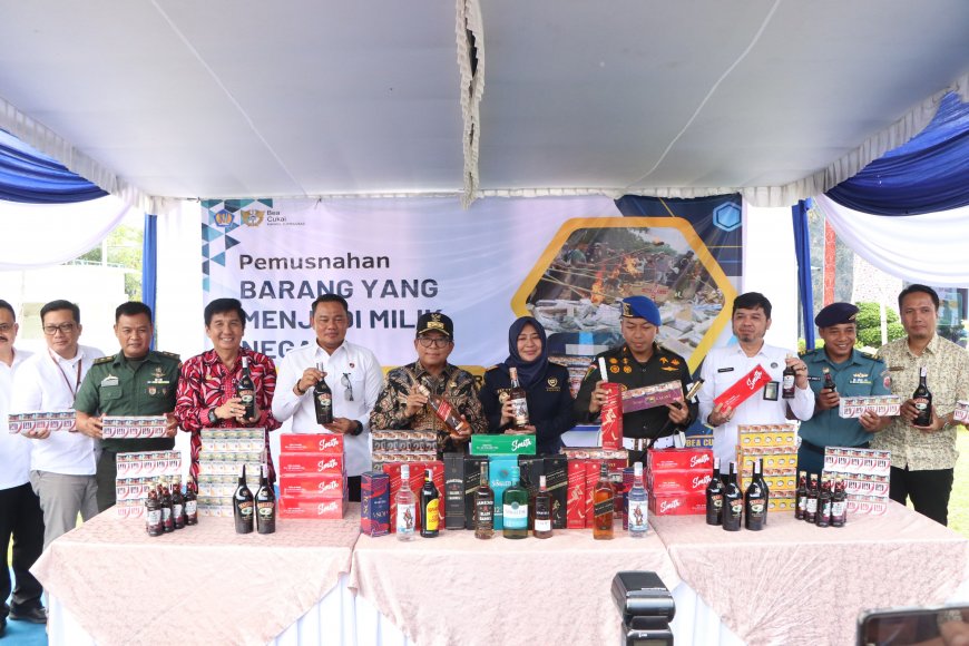Sebanyak 28,5 Juta Batang Rokok Ilegal dan Ribuan Liter Miras Ilegal Senilai Rp37,8 Miliar Dimusnahkan