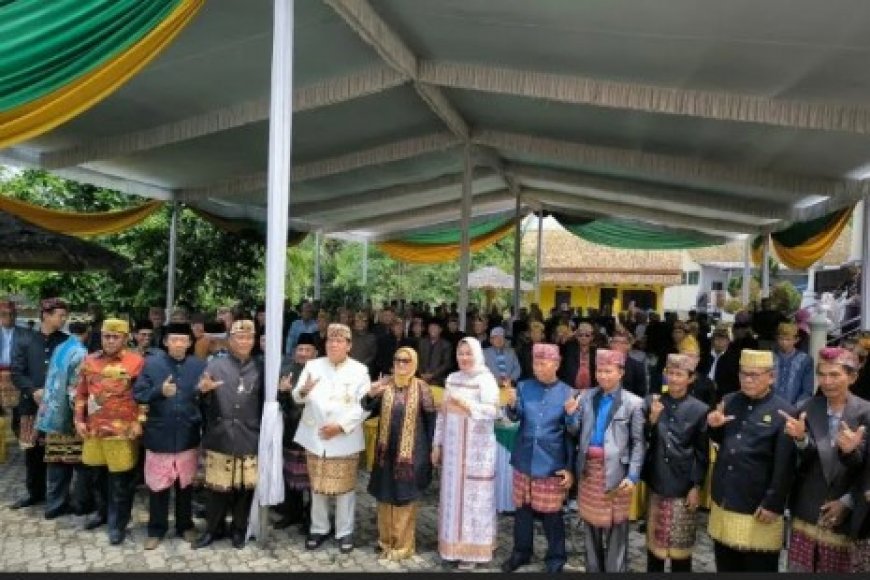 Ratusan Tokoh Adat di Lampung Timur Deklarasi Dukung Ela Siti Nurmayah dan Azwar Hadi