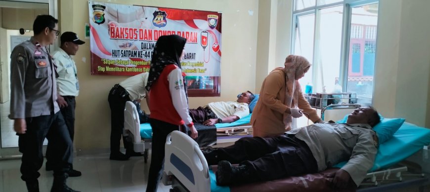 Wujud Solidaritas Kemanusiaan Polres Lampung Barat dan Satpam Gelar Donor Darah