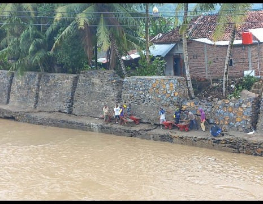 Proyek Talut Rp4,2 Miliar Retak dan Jebol, Warga: Uang Habis, Banjir Tetap!