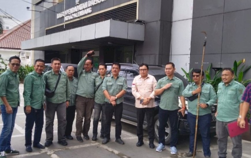 Bapenda Kota Palembang Tertibkan Reklame Habis Masa Tayang