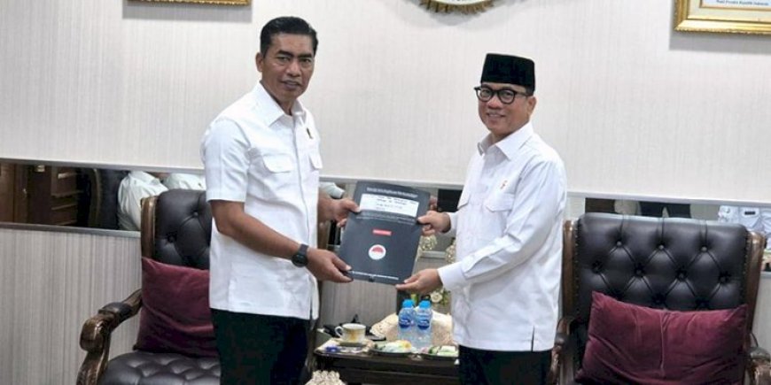 Temui Kabareskrim, Menteri Yandri Serahkan Data Kades yang Main Judol