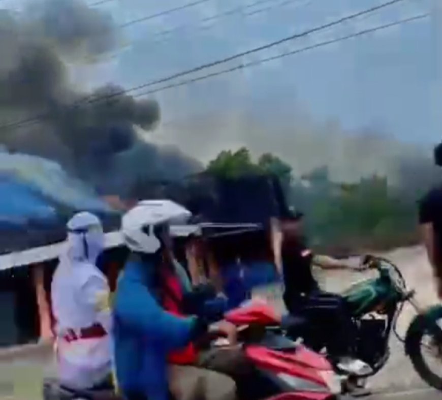 Warga Gunung Agung Mengamuk, Rumah Kepala Kampung Dibakar Imbas Dugaan Penyelewengan Bansos