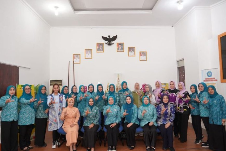 Purnama Wulan Sari Tinjau Sentra Kerajinan dan Toko Dekranasda Lampung Tengah