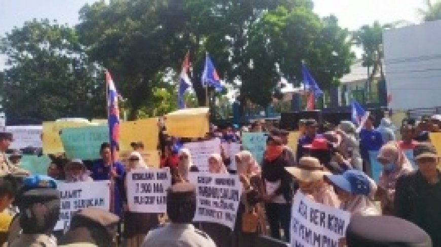 Ratusan Warga Demo Dugaan Korupsi DD di Sinar Palembang Lampung Selatan