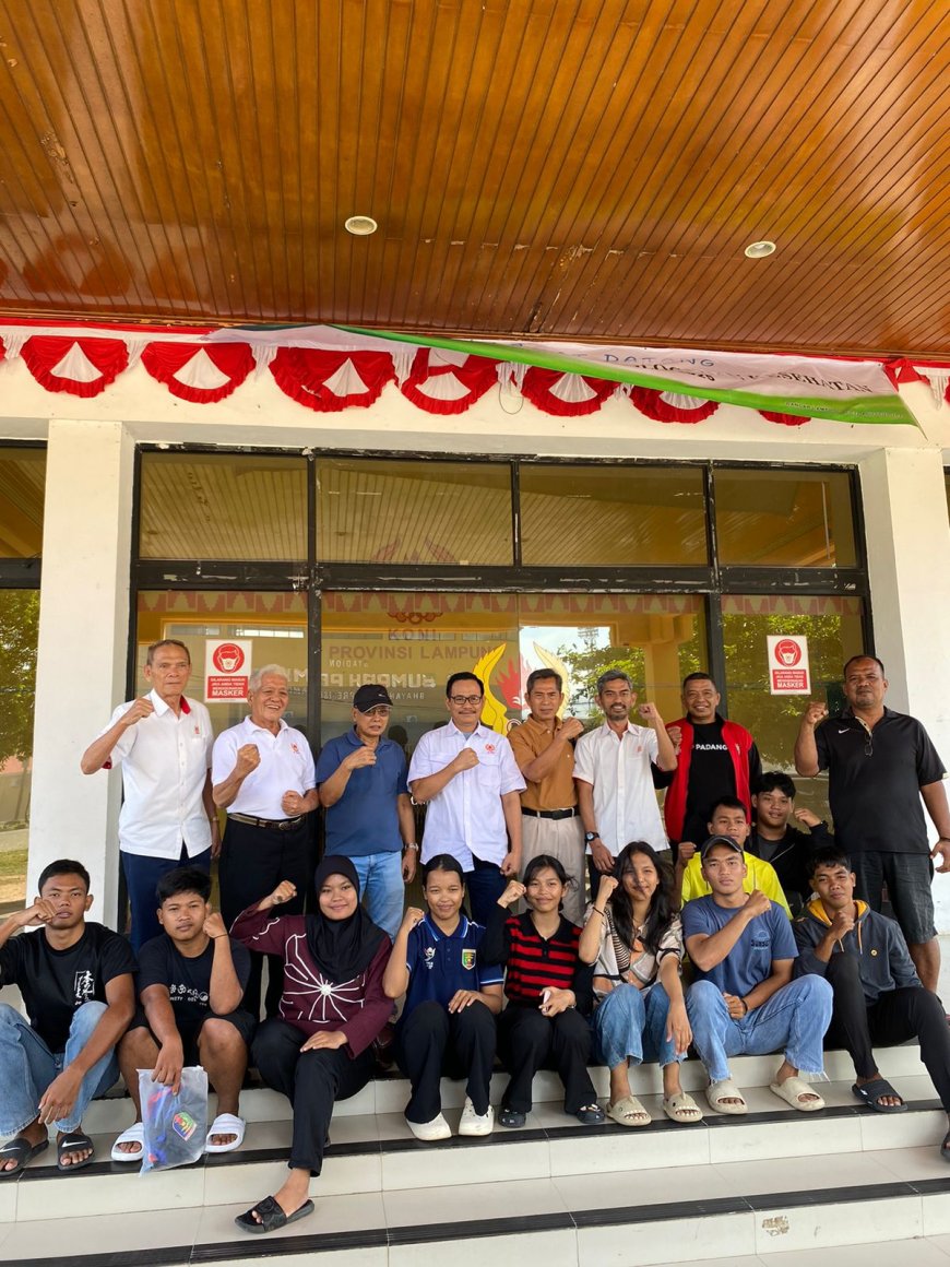 Sebelas Pegulat Lampung Diberangkatkan ke Kejurnas Walikota Padang Cup VII 2025