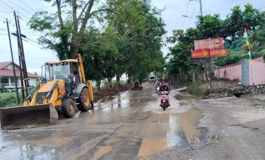 Longsor Putus Akses Martadinata, Tim Gabungan Kerahkan Alat Berat