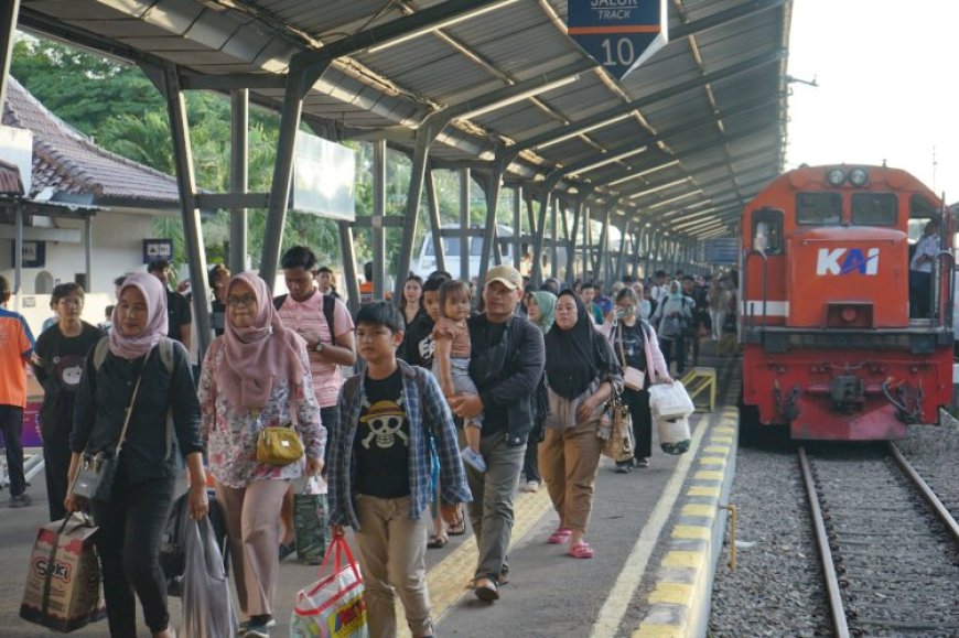 Tiket KA Laris, Ribuan Kursi Tersisa untuk Libur Panjang Maulid Nabi